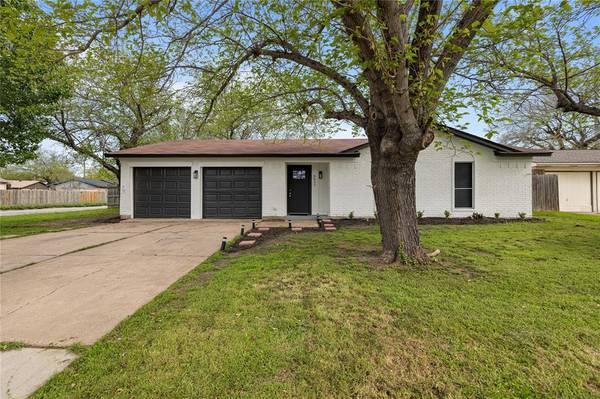 6633 Summertime Lane, Watauga, TX 76148