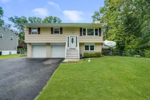 26 TEMPLE TRL, Hopatcong Boro, NJ 07843