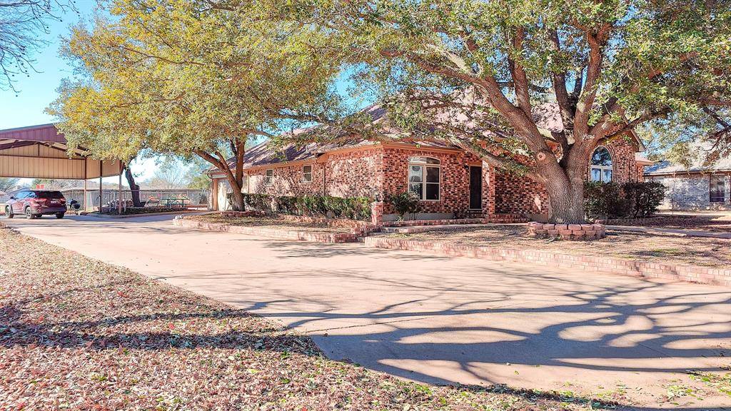 102 Kings Place, Joshua, TX 76058