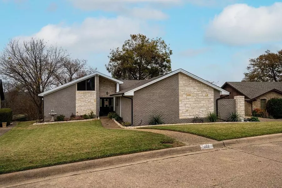 222 Sovereign Court, Rockwall, TX 75032