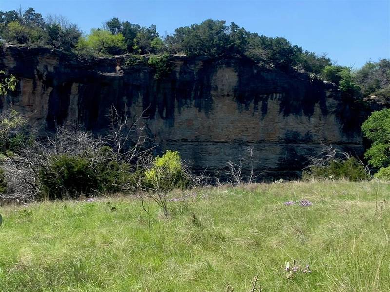 2044 Bluff Creek Drive, Strawn, TX 76475