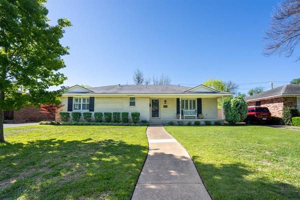 130 W Woodbury Drive,  Garland,  TX 75041