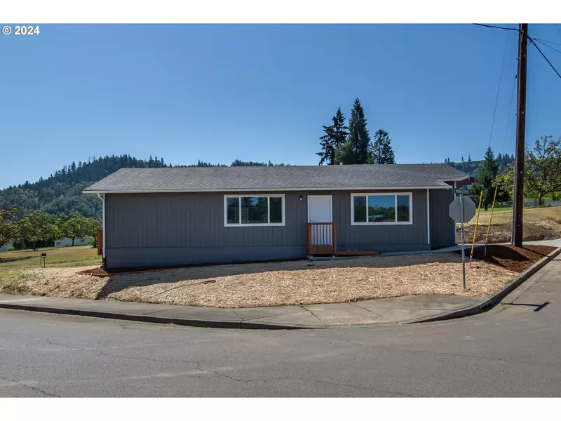 1420 WINSTON SECTION RD, Winston, OR 97496