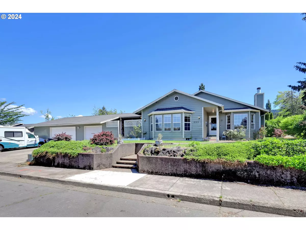 Springfield, OR 97478,253 S 70TH PL