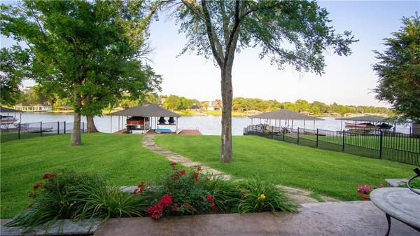 114 Blackfoot Trail, Lake Kiowa, TX 76240