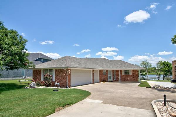 1241 Kiowa Drive W, Lake Kiowa, TX 76240