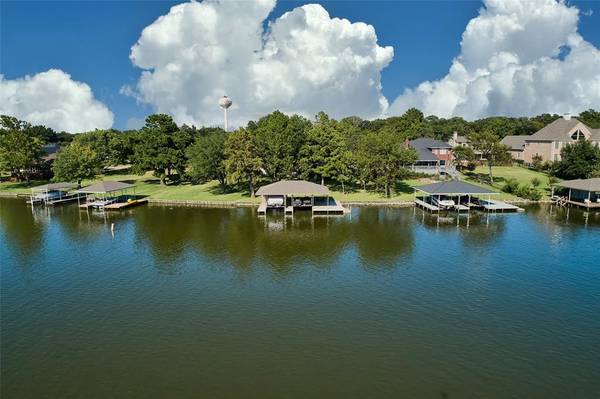 1318 Kiowa Drive E, Lake Kiowa, TX 76240