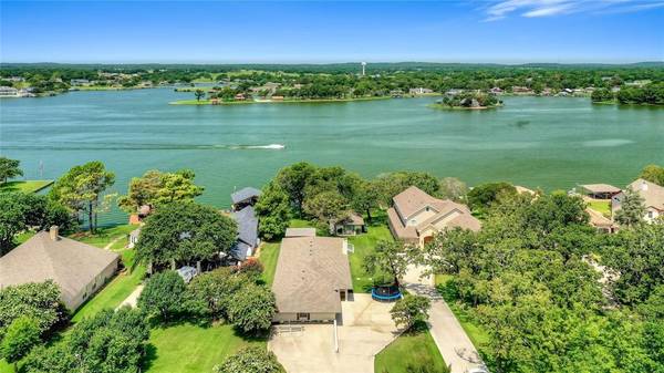 115 Hogan Drive, Lake Kiowa, TX 76240