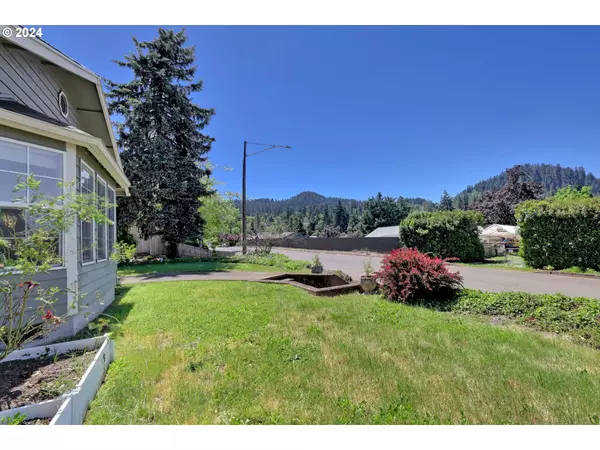 Springfield, OR 97478,253 S 70TH PL