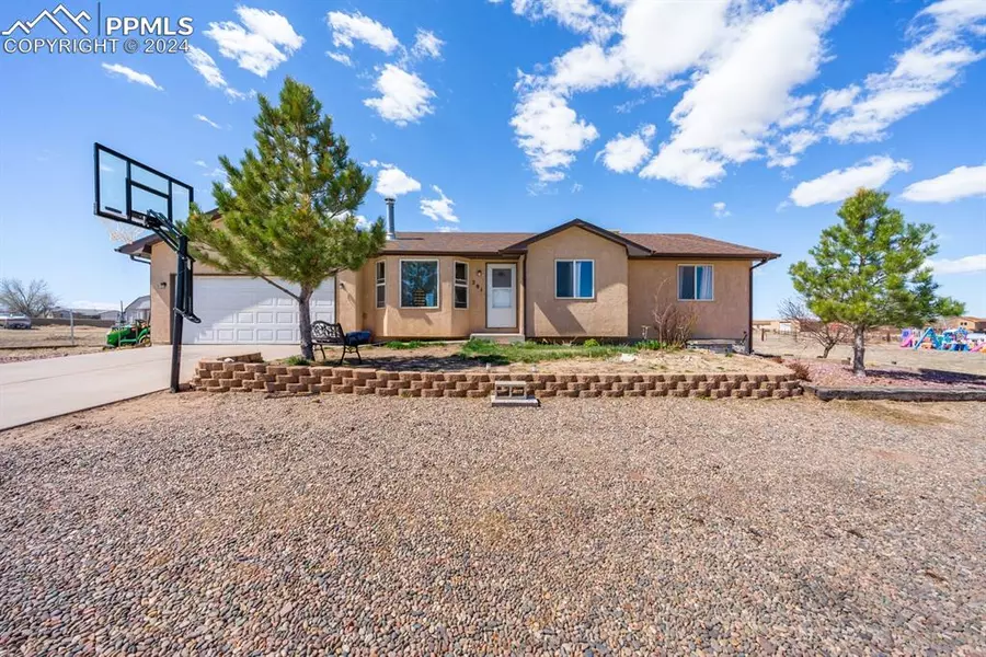 291 S Tanager LN, Pueblo West, CO 81007