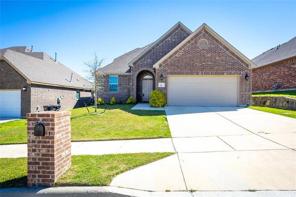 221 Flower Ridge Drive,  Fort Worth,  TX 76108