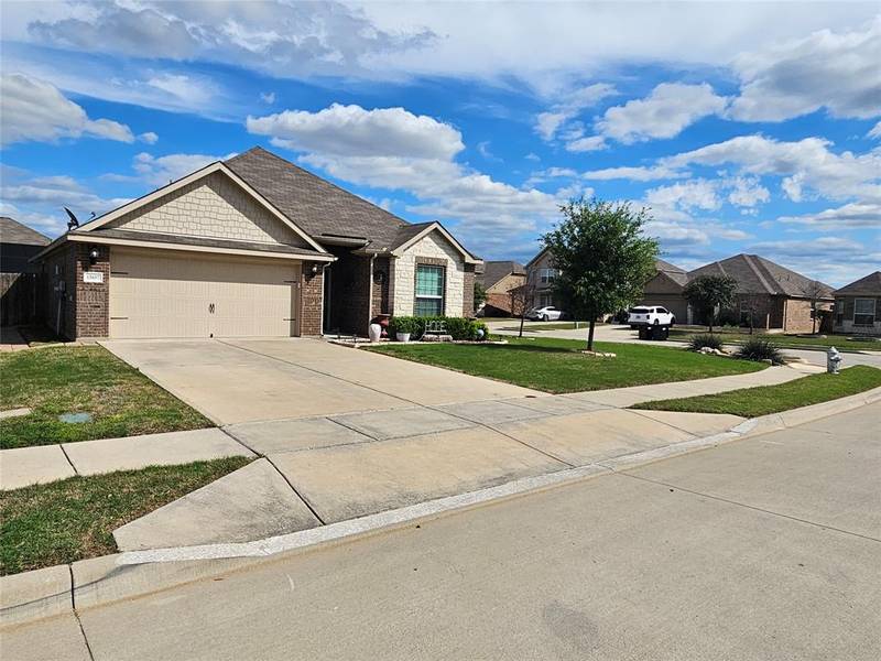 13657 Helix Bridge Way, Crowley, TX 76036