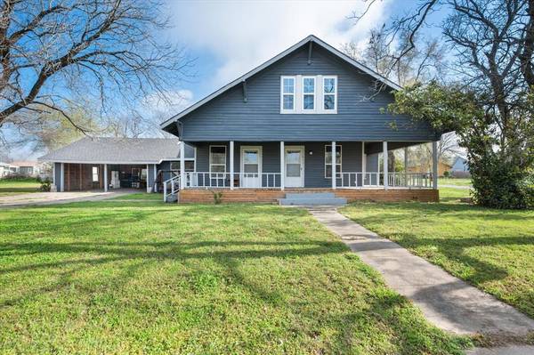 211 E Yeagua Street, Groesbeck, TX 76642