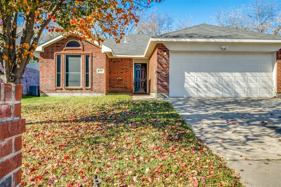 2816 Beaty Court, Fort Worth, TX 76112