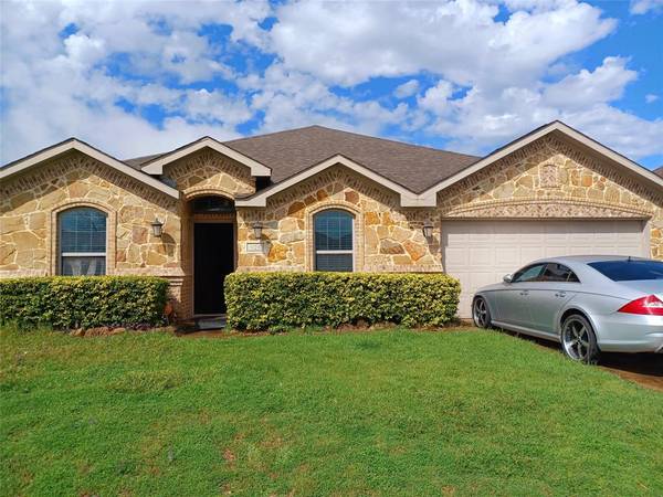 925 Brookhaven Drive,  Lancaster,  TX 75134