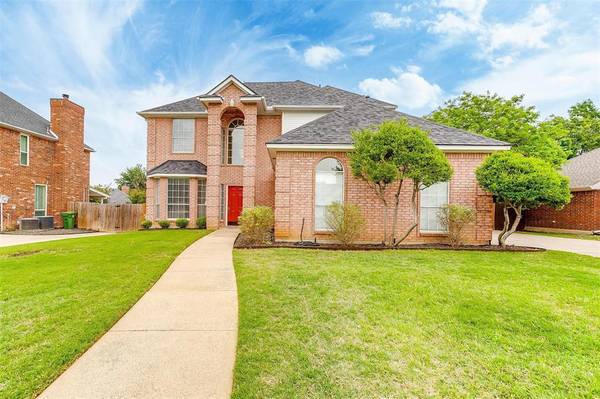 1652 Oak Creek Drive, Hurst, TX 76054