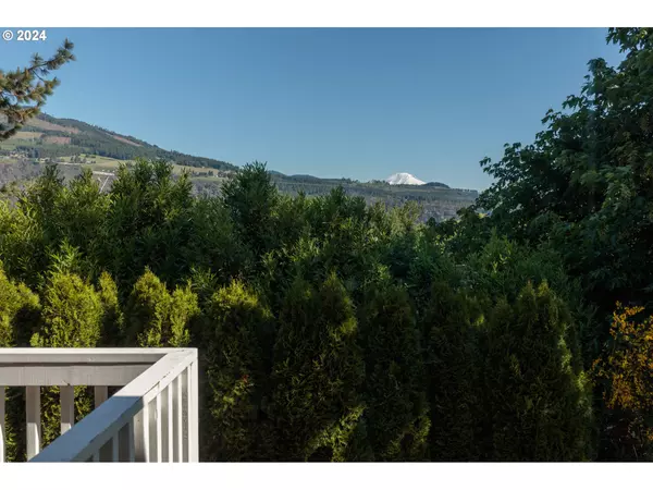 Hood River, OR 97031,912 Elan DR