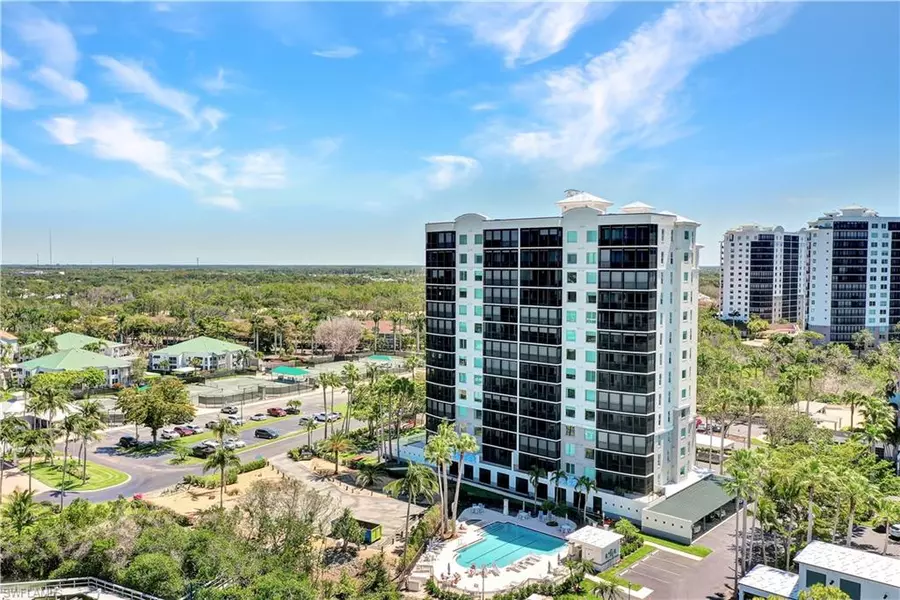 430 Cove Tower DR 403, Naples, FL 34110