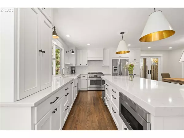 16219 WHITE OAKS DR Lake Oswego, OR 97035