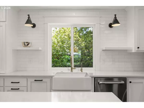 16219 WHITE OAKS DR Lake Oswego, OR 97035