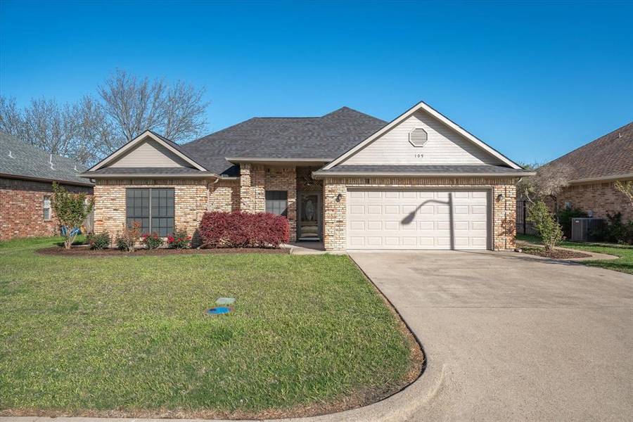 109 Stonebriar Way, Terrell, TX 75160