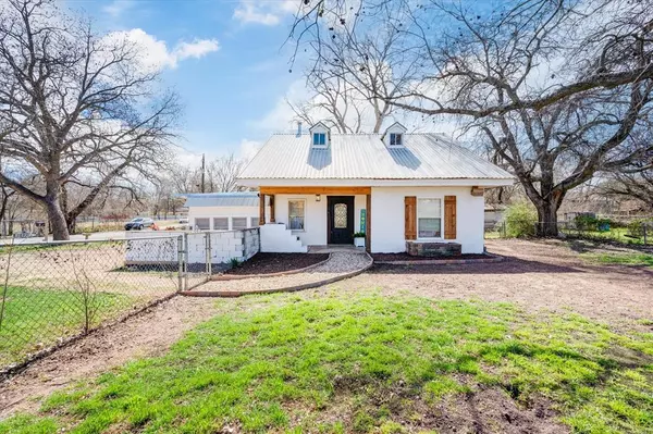 601 S Stewart Street,  Azle,  TX 76020