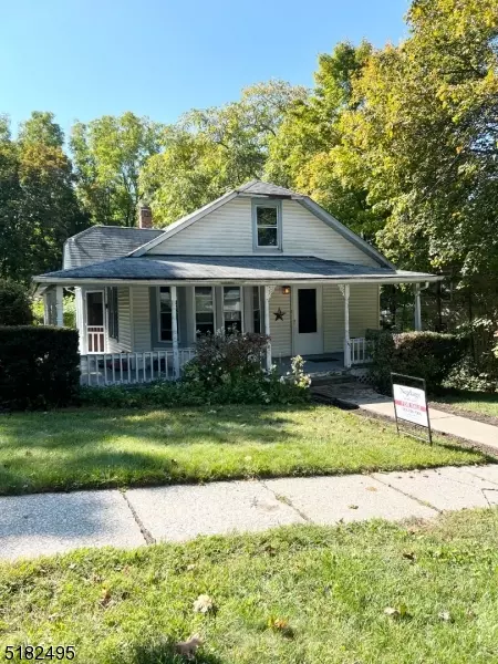 35 Foster St, Newton Town, NJ 07860