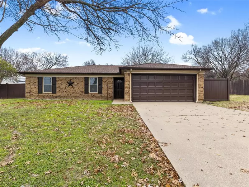 209 Walnut Creek Drive, Azle, TX 76020