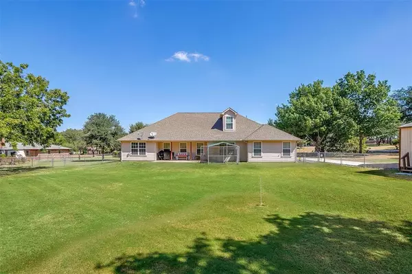 Burleson, TX 76028,213 Live Oak Lane