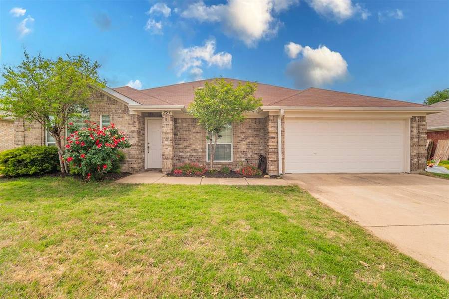 221 Whispering Dell Lane, Weatherford, TX 76085