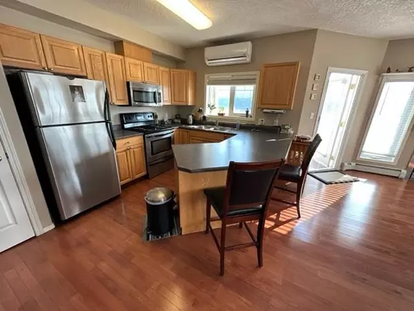 Peace River, AB T8S 1A0,9810 94 ST #306