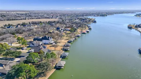 Lake Kiowa, TX 76240,1320 Kiowa Drive E