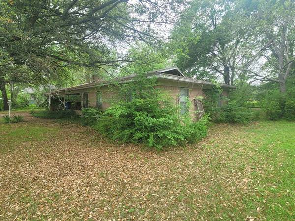 Grand Saline, TX 75140,901 N Naid Street