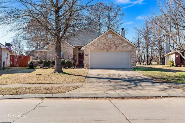 3225 Grand Lake, Bossier City, LA 71111