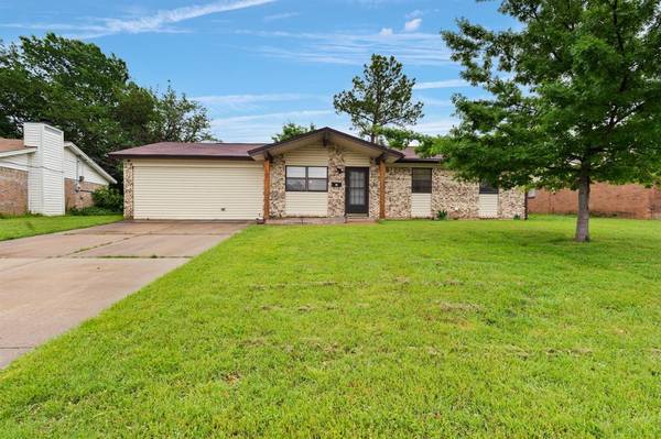 505 Irene Street, Burleson, TX 76028