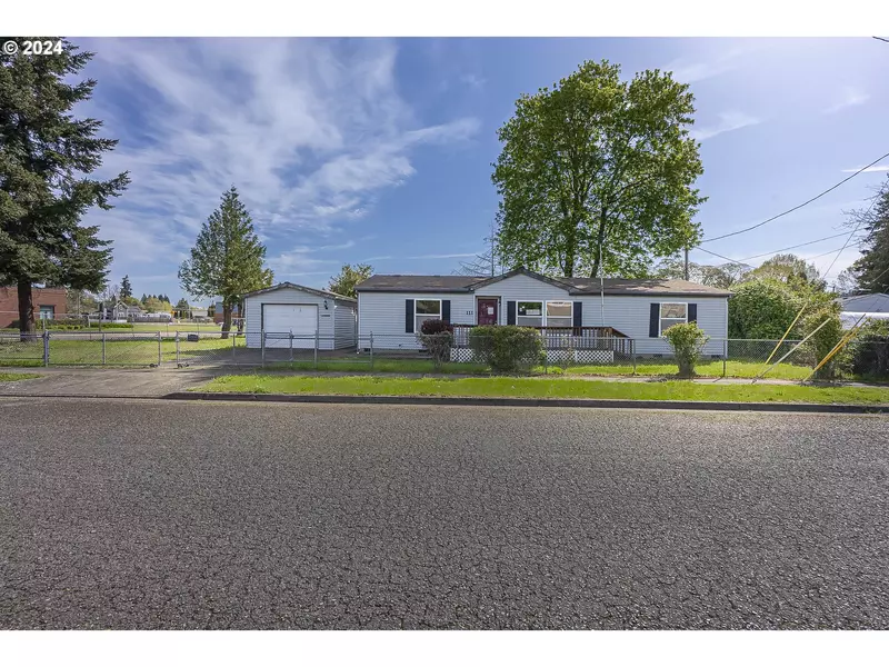 111 S 3RD ST, Lebanon, OR 97355