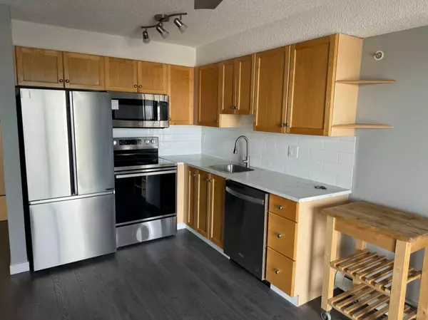 Calgary, AB T2A 7Y7,1717 60 ST SE #423