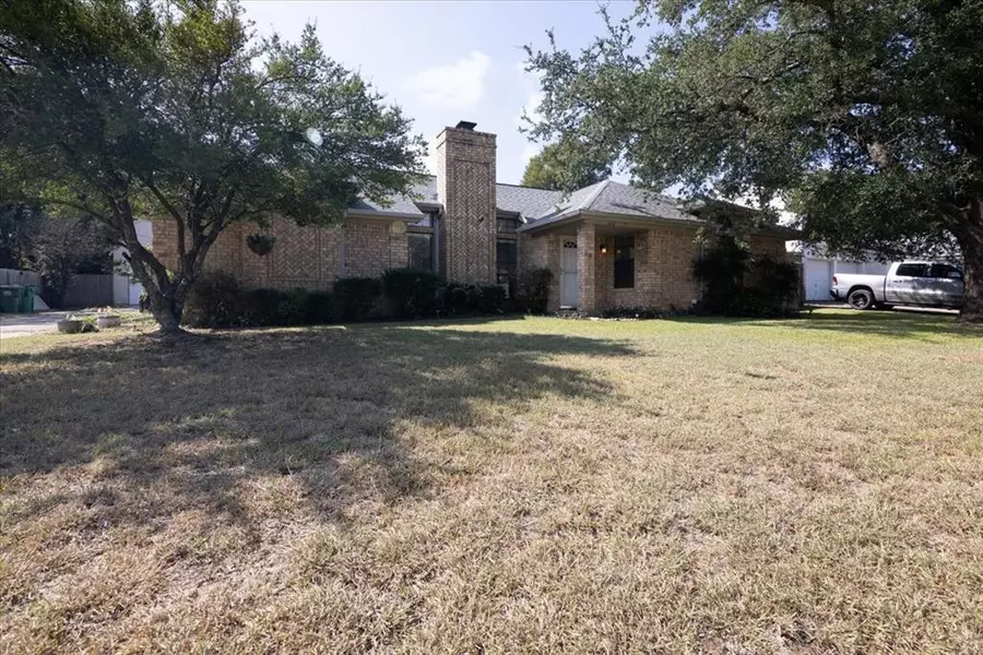 316 Huggins Drive, Springtown, TX 76082