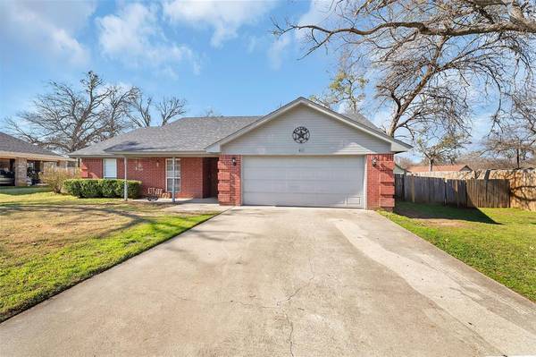 411 Huggins Drive, Springtown, TX 76082