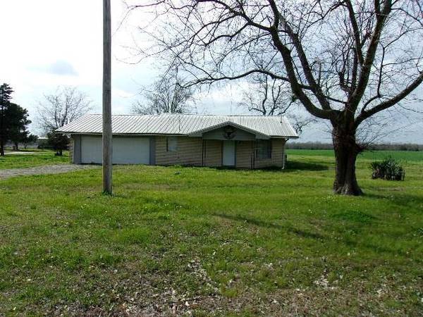 11041 S Fm 410, Deport, TX 75435