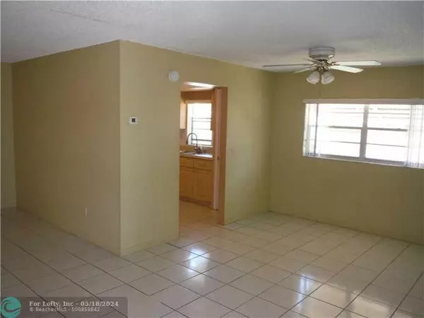 Boca Raton, FL 33433,8898 SW 6TH ST