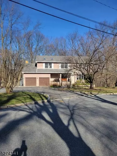 16 Lincoln Rd, Kinnelon Boro, NJ 07405