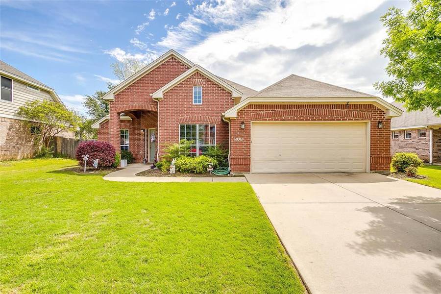 808 Linden Drive, Burleson, TX 76028