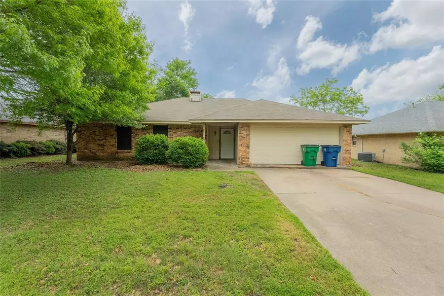 104 Chevy Chase Lane, Waxahachie, TX 75165