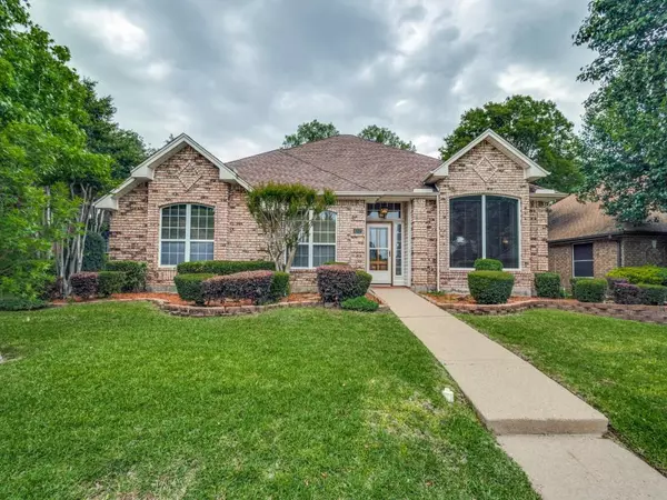 4202 Crestedge Lane,  Carrollton,  TX 75010