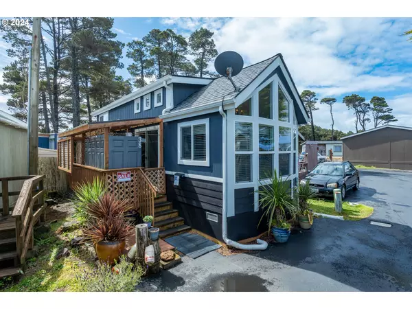 4875 N HIGHWAY 101 #38, Depoe Bay, OR 97341