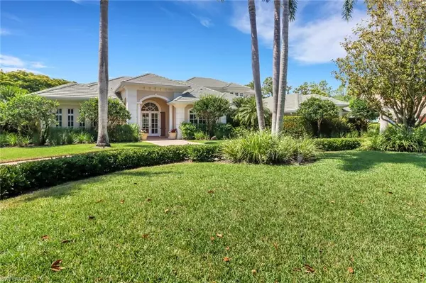 4602 Pond Apple DR N, Naples, FL 34119