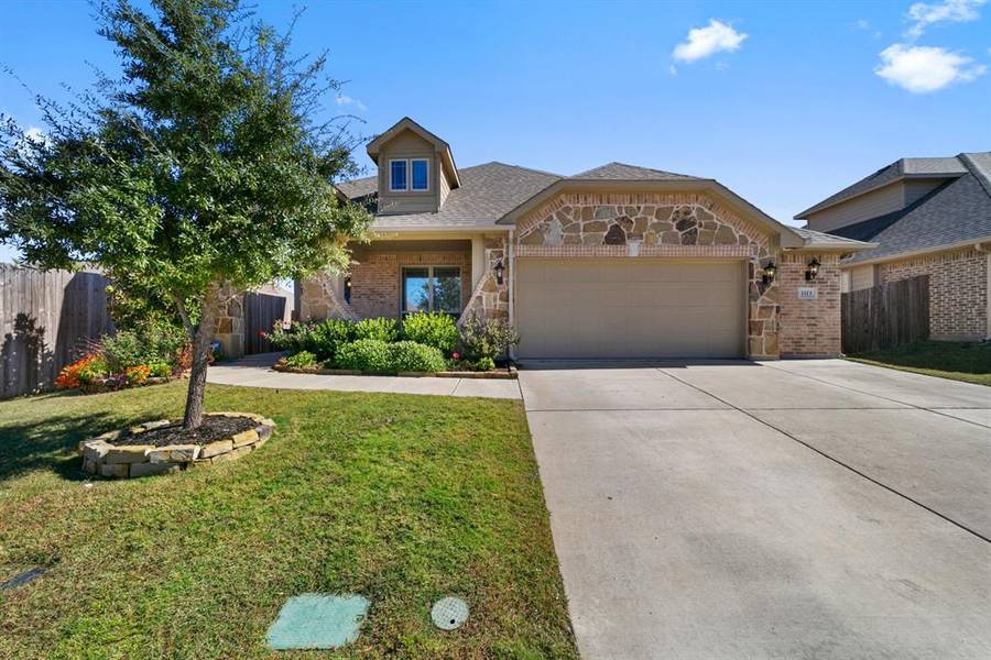 1113 STAMPEDE Drive, Aubrey, TX 76227