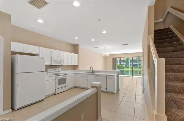 Naples, FL 34105,1172 OXFORD LN 27