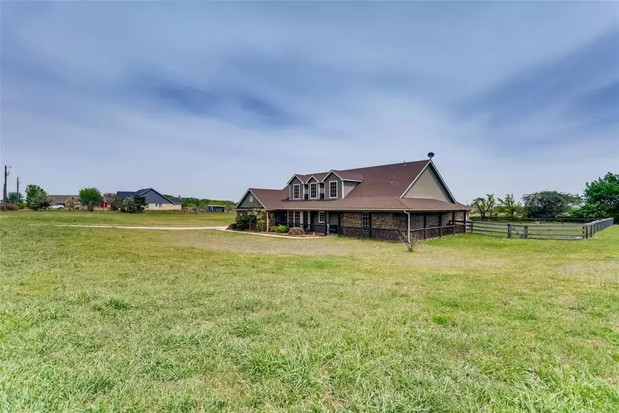 108 Caballos Lane, Springtown, TX 76082